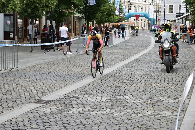 队史独一档！怀特生涯6次单场6三分+3帽，其他人合计3次