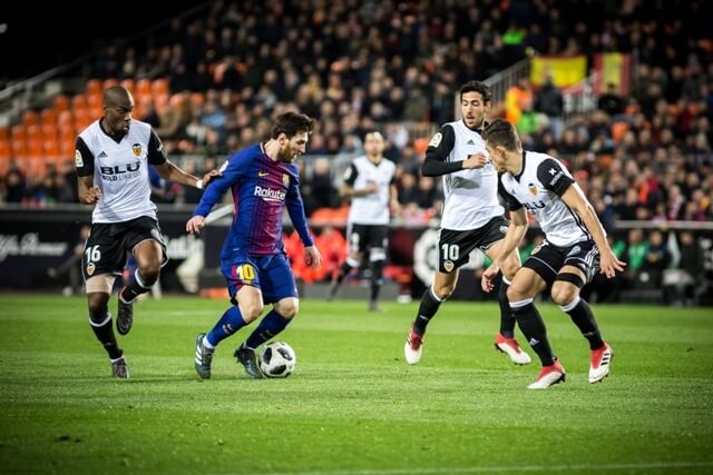 官方：德甲、德乙球场内的记分牌和屏幕将显示实际补时时间